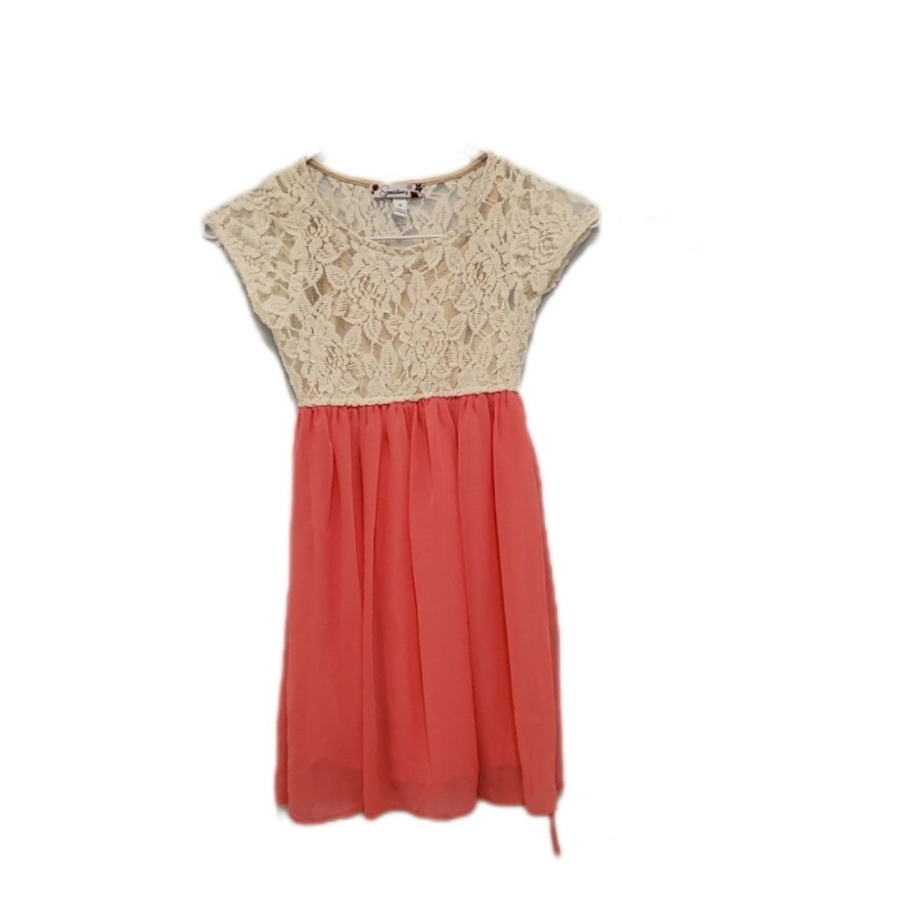 Girls. Lace to chiffon dress. Size. 8